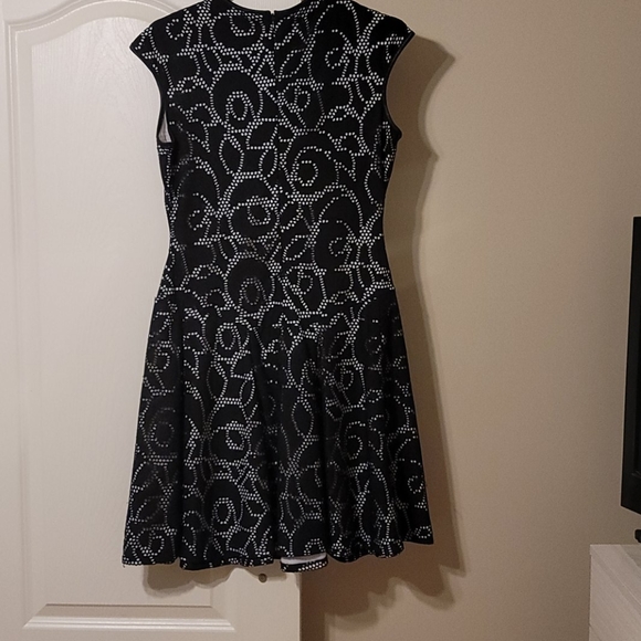 Womans dress - Picture 2 of 2